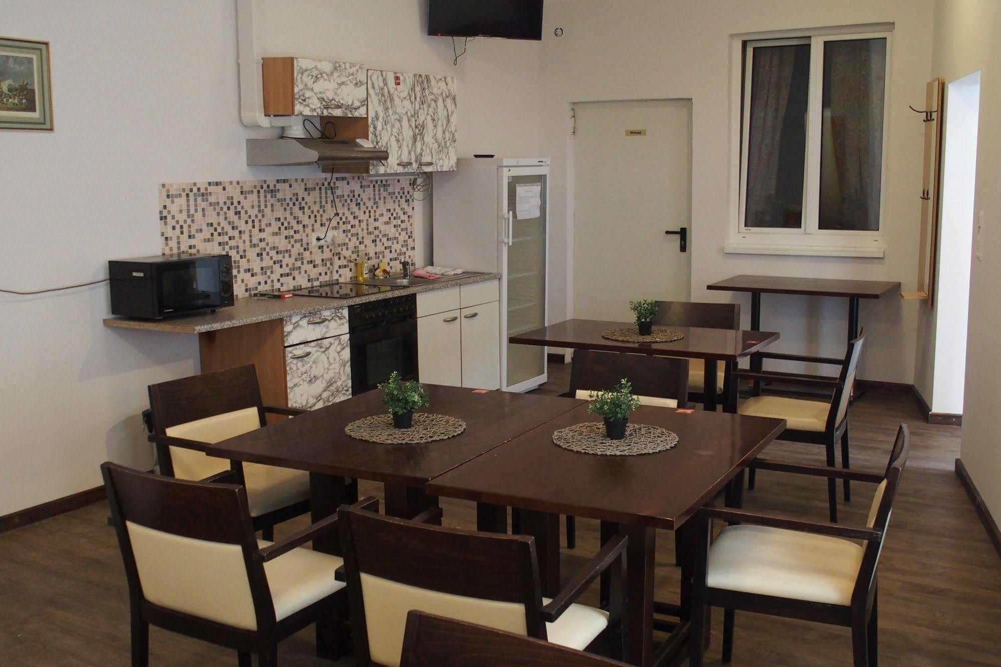 Pension Casa Topolino Винер-Нойштадт Экстерьер фото