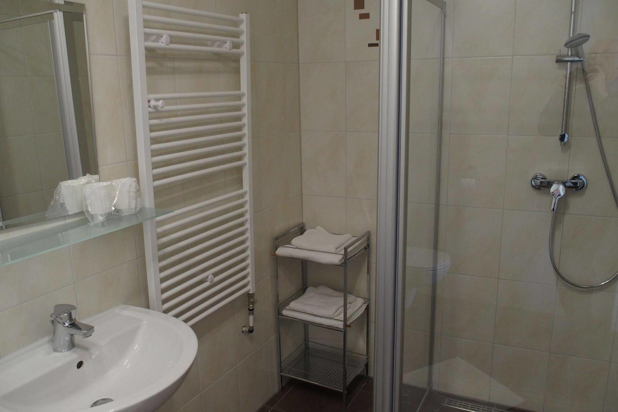 Pension Casa Topolino Винер-Нойштадт Экстерьер фото