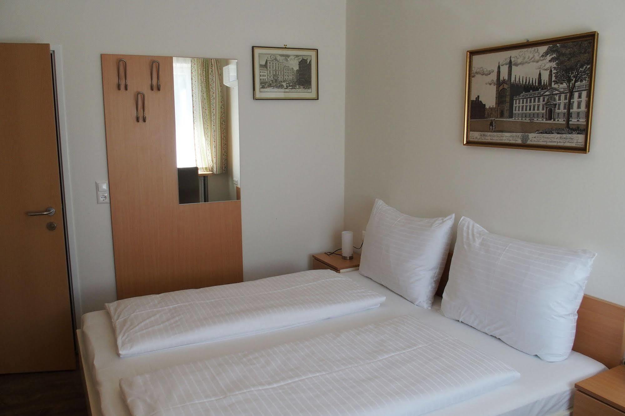 Pension Casa Topolino Винер-Нойштадт Экстерьер фото
