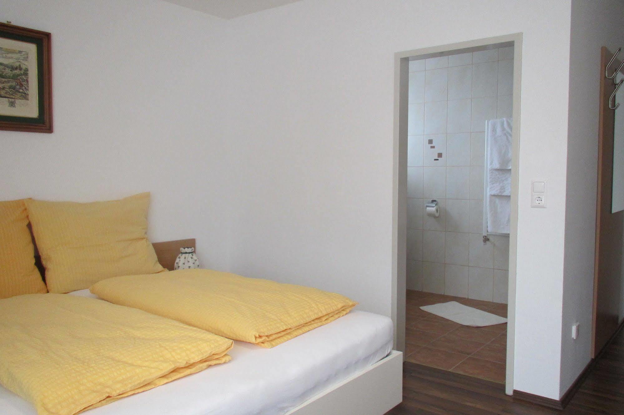 Pension Casa Topolino Винер-Нойштадт Экстерьер фото