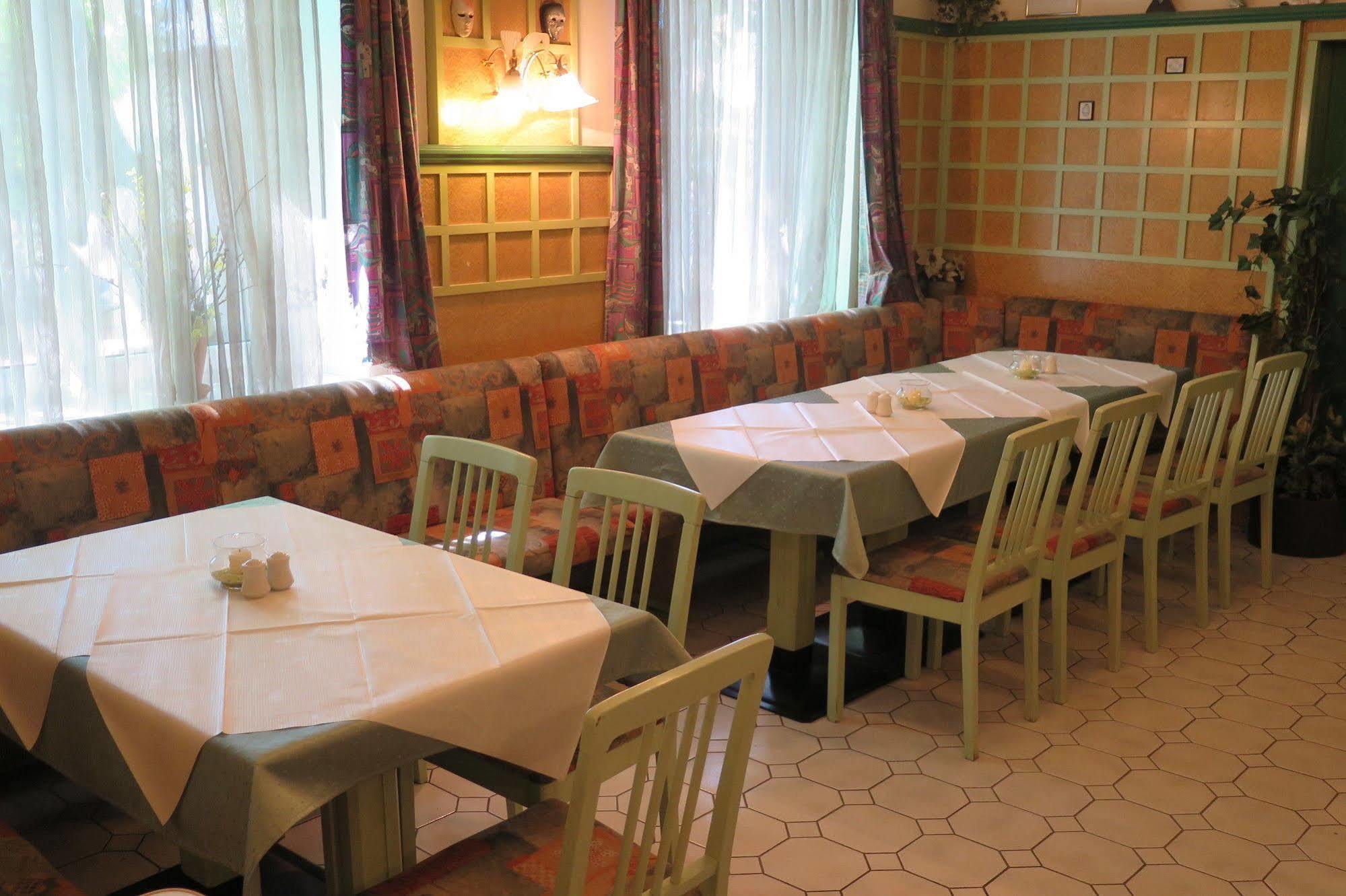Pension Casa Topolino Винер-Нойштадт Экстерьер фото