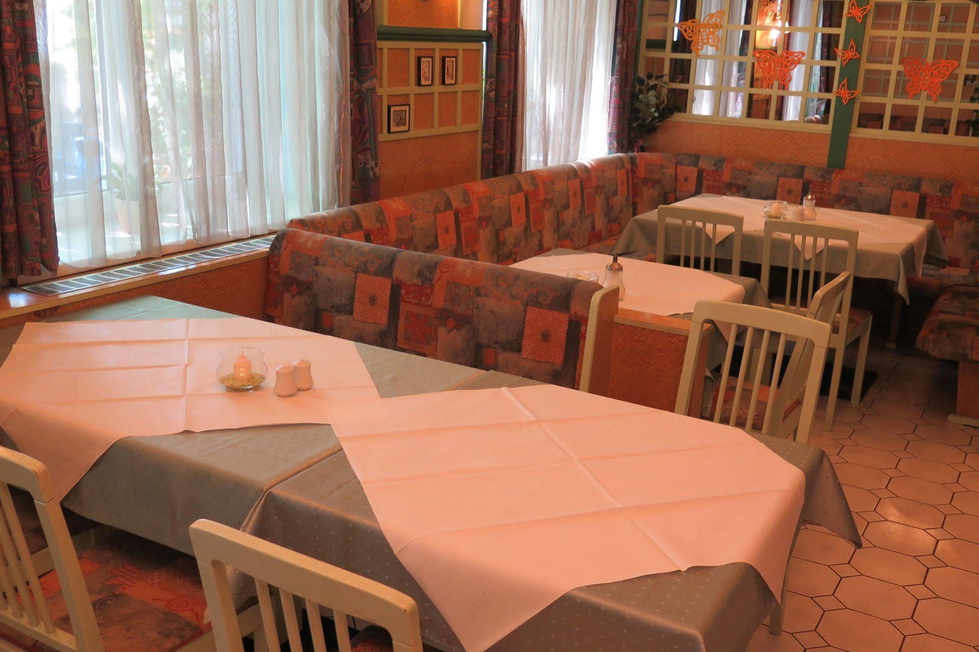 Pension Casa Topolino Винер-Нойштадт Экстерьер фото