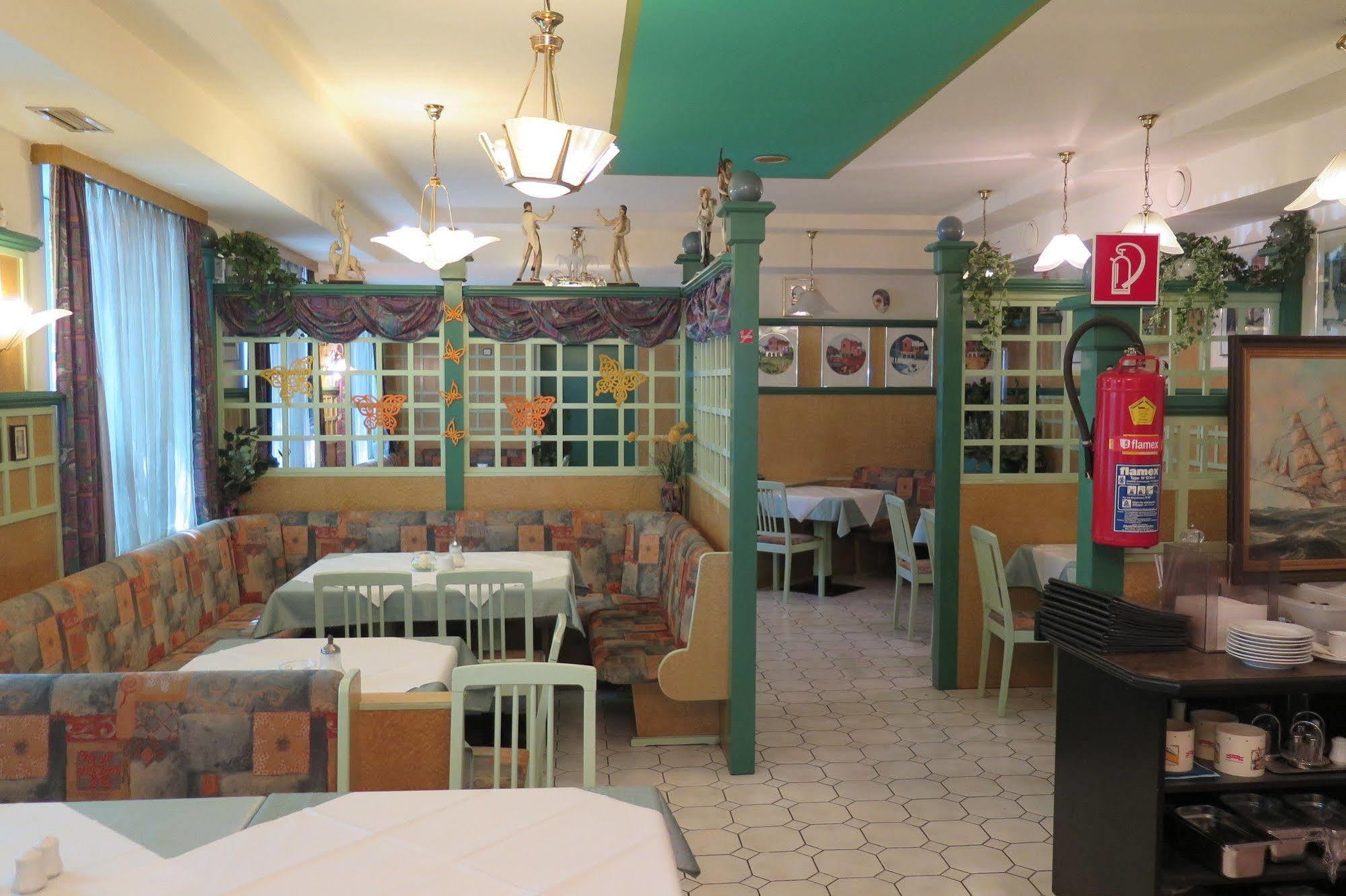 Pension Casa Topolino Винер-Нойштадт Экстерьер фото