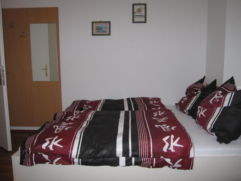 Pension Casa Topolino Винер-Нойштадт Экстерьер фото